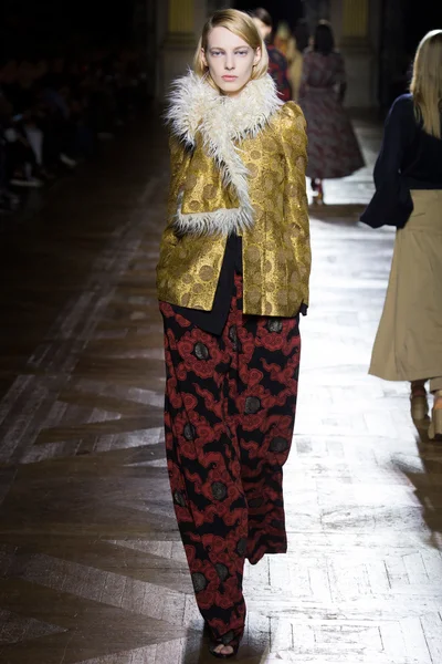 Look 9